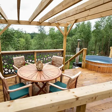 Yurtshire Eavestone - Birch Yurt 山林小屋
